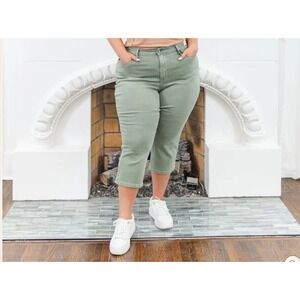 NWOT Judy Blue Leona Cropped Jeans Capris Sage Green 16W Garment Dyed Stretch